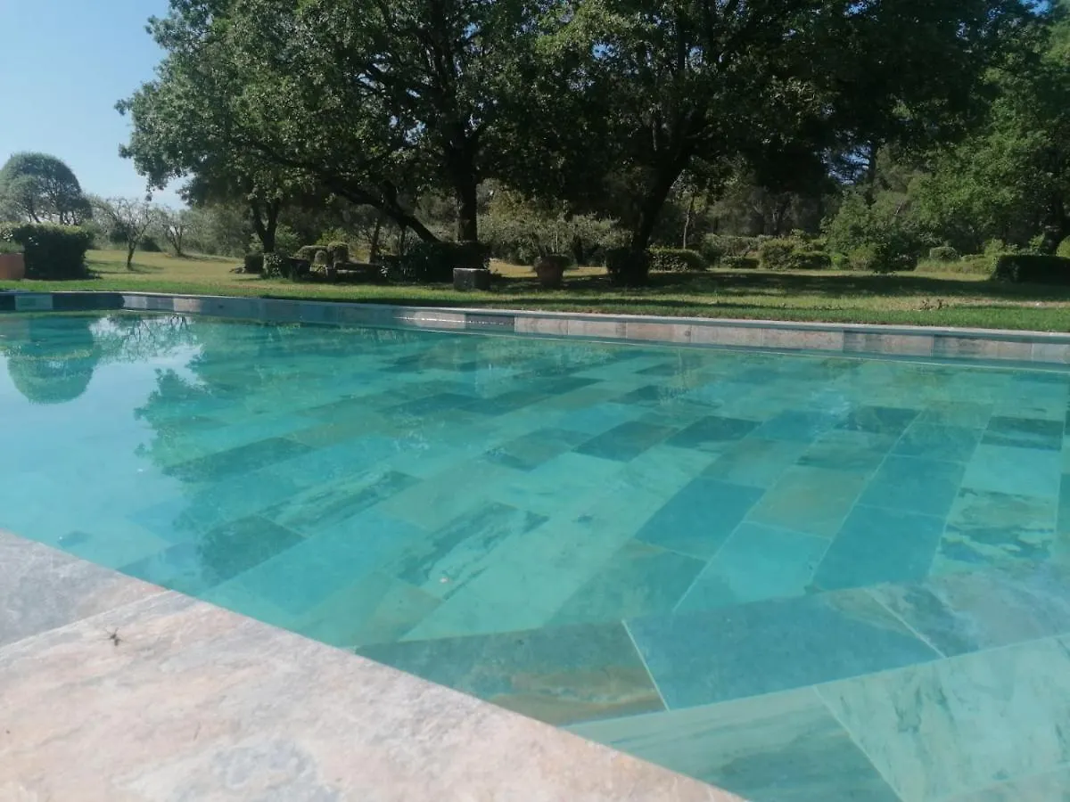 Le Mas Des Escans Le Beausset Bed & Breakfast