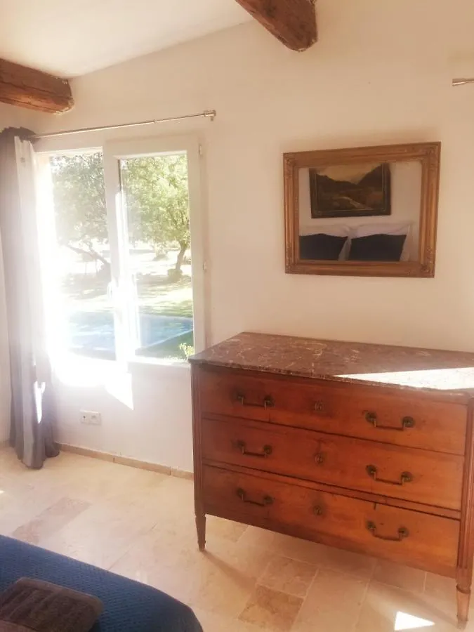 Le Mas Des Escans Le Beausset Bed & Breakfast