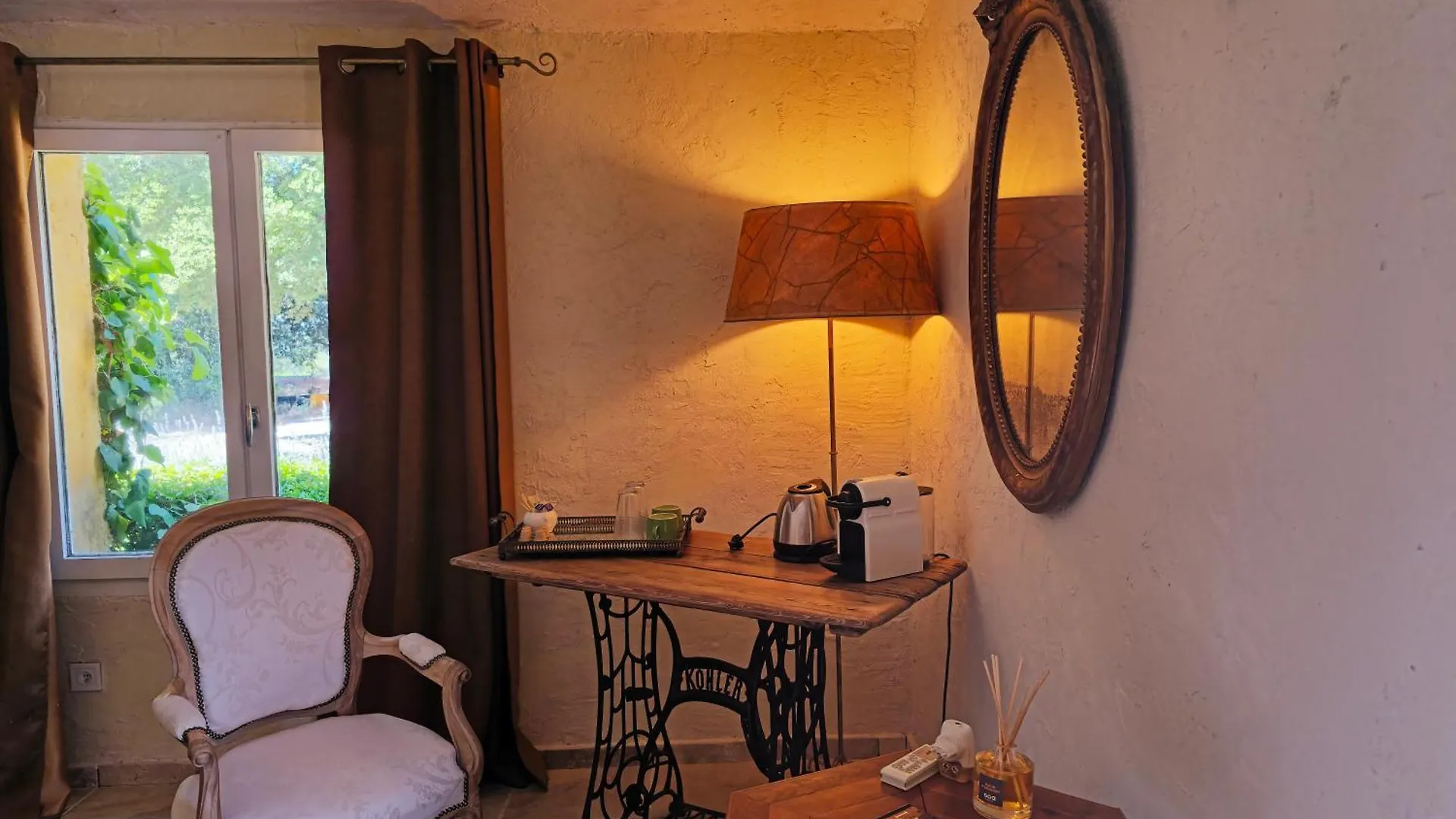 Bed & Breakfast Le Mas Des Escans Le Beausset