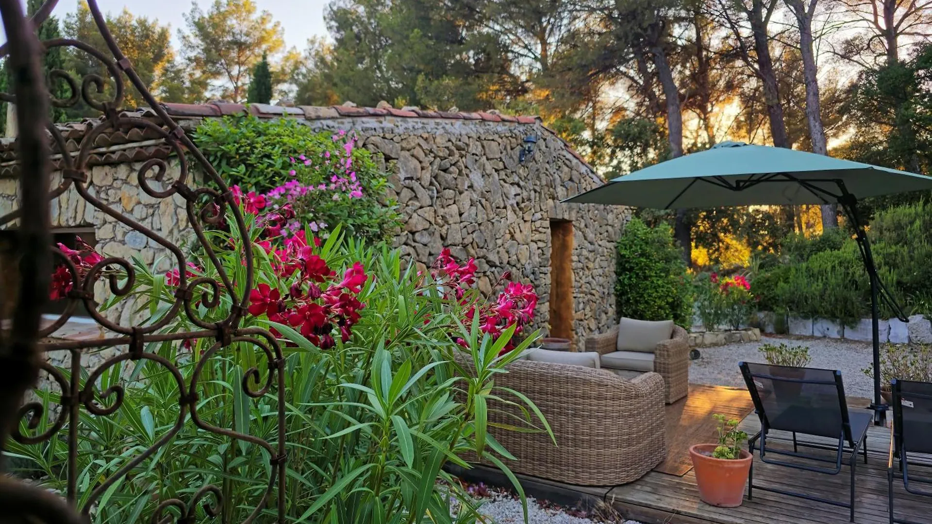 Bed & Breakfast Le Mas Des Escans Le Beausset