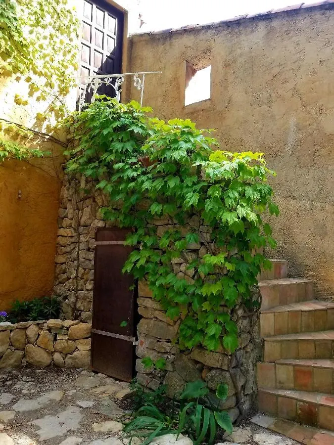 Le Mas Des Escans Le Beausset Bed & Breakfast