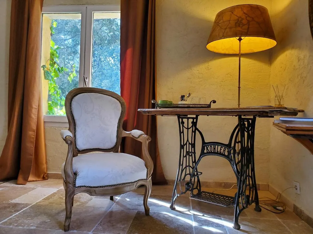 Bed & Breakfast Le Mas Des Escans Le Beausset